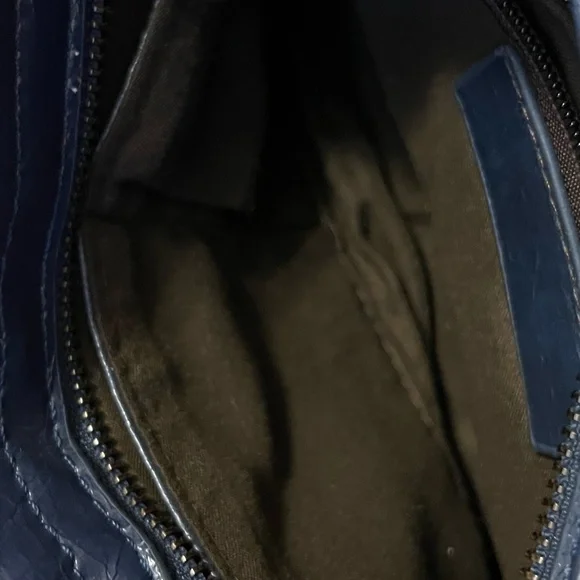 Graffiti Women's Leather Handbag Shoulder Bag with Zipper Closure - Picture 13 of 15